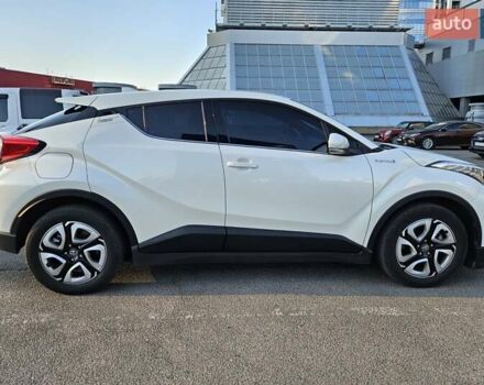 Белый Тойота C-HR EV, объемом двигателя 0 л и пробегом 62 тыс. км за 18800 $, фото 6 на Automoto.ua