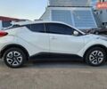Белый Тойота C-HR EV, объемом двигателя 0 л и пробегом 62 тыс. км за 18800 $, фото 6 на Automoto.ua