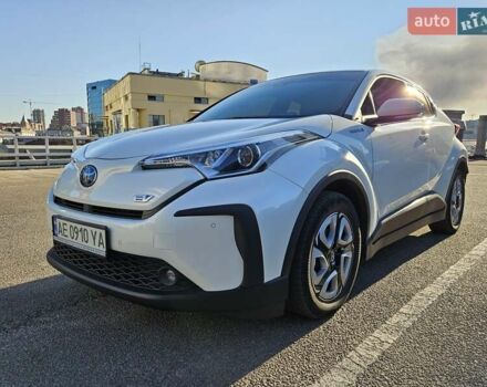 Белый Тойота C-HR EV, объемом двигателя 0 л и пробегом 62 тыс. км за 18800 $, фото 1 на Automoto.ua