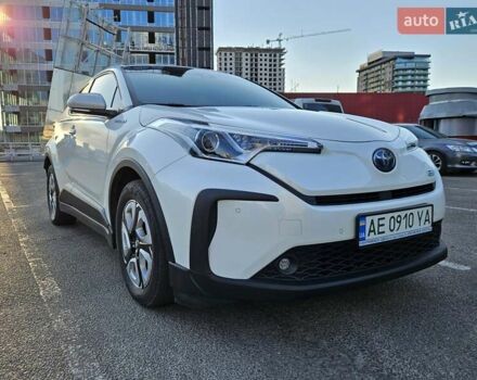 Белый Тойота C-HR EV, объемом двигателя 0 л и пробегом 62 тыс. км за 18800 $, фото 8 на Automoto.ua