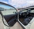 Белый Тойота C-HR EV, объемом двигателя 0 л и пробегом 107 тыс. км за 18000 $, фото 11 на Automoto.ua