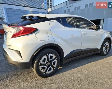 Белый Тойота C-HR EV, объемом двигателя 0 л и пробегом 62 тыс. км за 18800 $, фото 5 на Automoto.ua