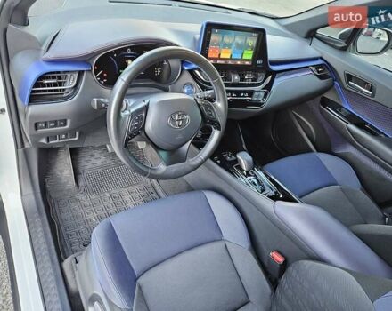 Белый Тойота C-HR EV, объемом двигателя 0 л и пробегом 62 тыс. км за 18800 $, фото 16 на Automoto.ua