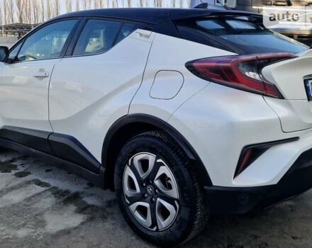 Белый Тойота C-HR EV, объемом двигателя 0 л и пробегом 107 тыс. км за 18000 $, фото 2 на Automoto.ua