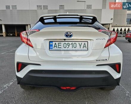 Белый Тойота C-HR EV, объемом двигателя 0 л и пробегом 62 тыс. км за 18800 $, фото 4 на Automoto.ua