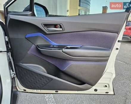 Белый Тойота C-HR EV, объемом двигателя 0 л и пробегом 62 тыс. км за 18800 $, фото 20 на Automoto.ua