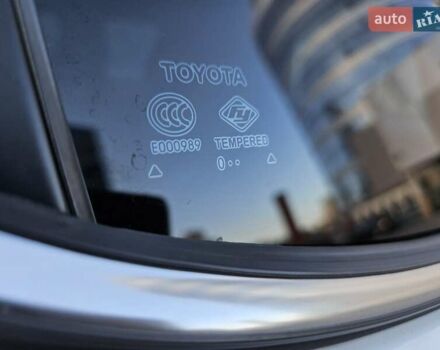 Белый Тойота C-HR EV, объемом двигателя 0 л и пробегом 62 тыс. км за 18800 $, фото 60 на Automoto.ua