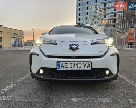 Белый Тойота C-HR EV, объемом двигателя 0 л и пробегом 62 тыс. км за 18800 $, фото 63 на Automoto.ua
