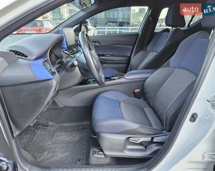 Белый Тойота C-HR EV, объемом двигателя 0 л и пробегом 62 тыс. км за 18800 $, фото 17 на Automoto.ua