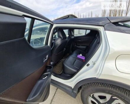 Белый Тойота C-HR EV, объемом двигателя 0 л и пробегом 107 тыс. км за 18000 $, фото 9 на Automoto.ua