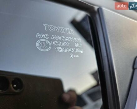 Белый Тойота C-HR EV, объемом двигателя 0 л и пробегом 62 тыс. км за 18800 $, фото 57 на Automoto.ua