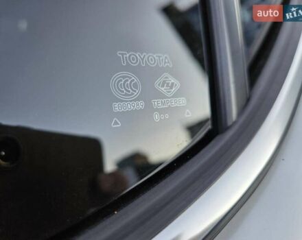 Белый Тойота C-HR EV, объемом двигателя 0 л и пробегом 62 тыс. км за 18800 $, фото 56 на Automoto.ua