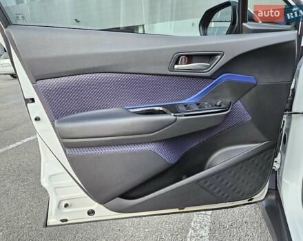 Белый Тойота C-HR EV, объемом двигателя 0 л и пробегом 62 тыс. км за 18800 $, фото 14 на Automoto.ua