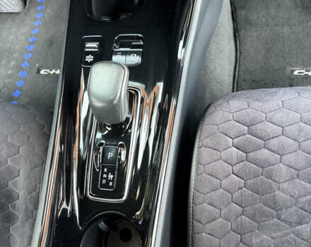 Белый Тойота C-HR EV, объемом двигателя 0 л и пробегом 66 тыс. км за 17600 $, фото 5 на Automoto.ua