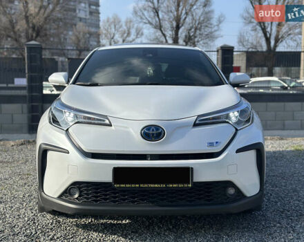 Белый Тойота C-HR EV, объемом двигателя 0 л и пробегом 57 тыс. км за 19300 $, фото 4 на Automoto.ua