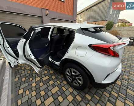 Білий Тойота C-HR EV, об'ємом двигуна 0 л та пробігом 62 тис. км за 18000 $, фото 3 на Automoto.ua