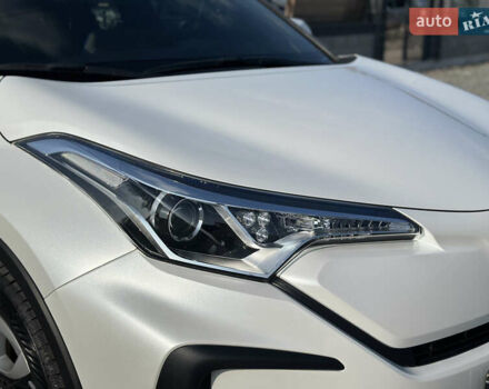 Белый Тойота C-HR EV, объемом двигателя 0 л и пробегом 57 тыс. км за 19300 $, фото 2 на Automoto.ua