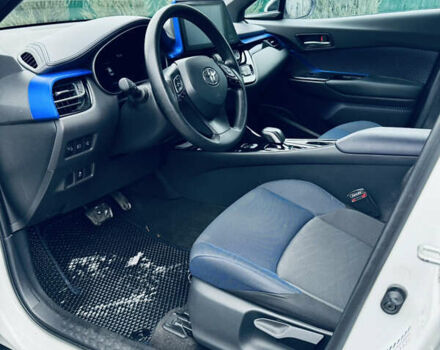 Білий Тойота C-HR EV, об'ємом двигуна 0 л та пробігом 22 тис. км за 17800 $, фото 6 на Automoto.ua