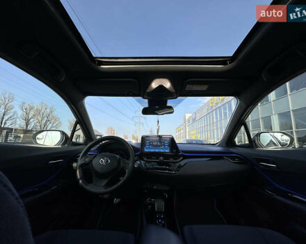 Белый Тойота C-HR EV, объемом двигателя 0 л и пробегом 57 тыс. км за 19300 $, фото 30 на Automoto.ua