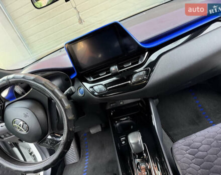 Белый Тойота C-HR EV, объемом двигателя 0 л и пробегом 66 тыс. км за 17600 $, фото 7 на Automoto.ua