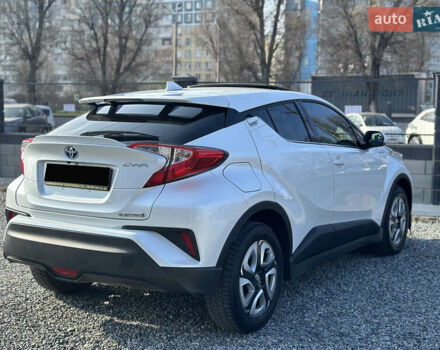 Белый Тойота C-HR EV, объемом двигателя 0 л и пробегом 57 тыс. км за 19300 $, фото 12 на Automoto.ua