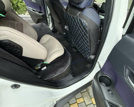 Белый Тойота C-HR EV, объемом двигателя 0 л и пробегом 66 тыс. км за 17600 $, фото 2 на Automoto.ua