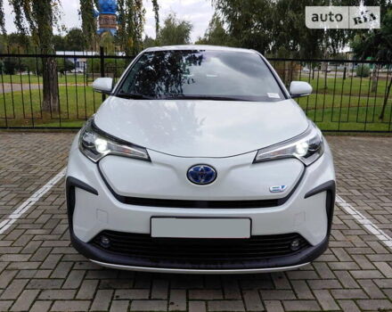 Белый Тойота C-HR EV, объемом двигателя 0 л и пробегом 1 тыс. км за 26612 $, фото 2 на Automoto.ua