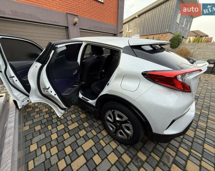 Белый Тойота C-HR EV, объемом двигателя 0 л и пробегом 66 тыс. км за 17600 $, фото 4 на Automoto.ua