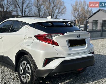 Белый Тойота C-HR EV, объемом двигателя 0 л и пробегом 57 тыс. км за 19300 $, фото 10 на Automoto.ua