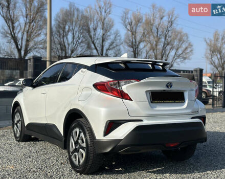 Белый Тойота C-HR EV, объемом двигателя 0 л и пробегом 57 тыс. км за 19300 $, фото 9 на Automoto.ua