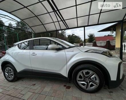 Белый Тойота C-HR EV, объемом двигателя 0 л и пробегом 8 тыс. км за 19900 $, фото 8 на Automoto.ua