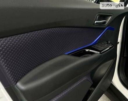 Белый Тойота C-HR EV, объемом двигателя 0 л и пробегом 8 тыс. км за 19900 $, фото 24 на Automoto.ua