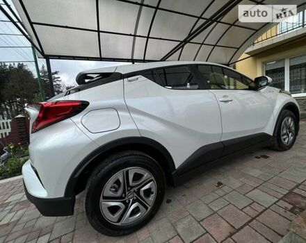 Белый Тойота C-HR EV, объемом двигателя 0 л и пробегом 8 тыс. км за 19900 $, фото 6 на Automoto.ua