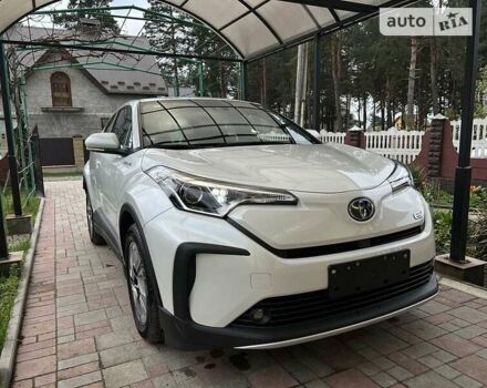 Белый Тойота C-HR EV, объемом двигателя 0 л и пробегом 8 тыс. км за 19900 $, фото 5 на Automoto.ua