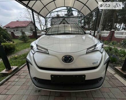 Белый Тойота C-HR EV, объемом двигателя 0 л и пробегом 8 тыс. км за 19900 $, фото 3 на Automoto.ua