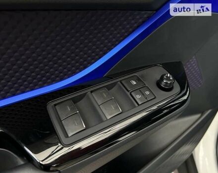 Белый Тойота C-HR EV, объемом двигателя 0 л и пробегом 8 тыс. км за 19900 $, фото 28 на Automoto.ua