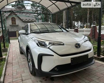 Белый Тойота C-HR EV, объемом двигателя 0 л и пробегом 8 тыс. км за 19900 $, фото 1 на Automoto.ua