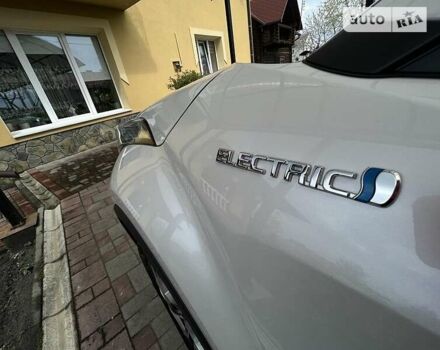 Белый Тойота C-HR EV, объемом двигателя 0 л и пробегом 8 тыс. км за 19900 $, фото 21 на Automoto.ua
