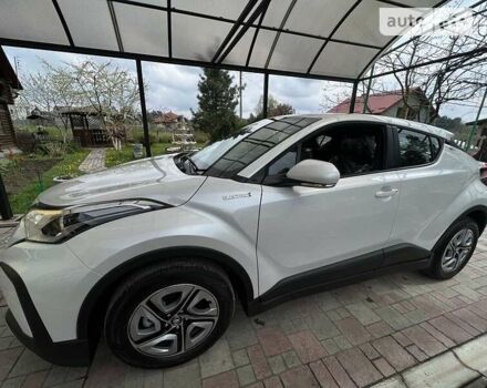 Белый Тойота C-HR EV, объемом двигателя 0 л и пробегом 8 тыс. км за 19900 $, фото 20 на Automoto.ua