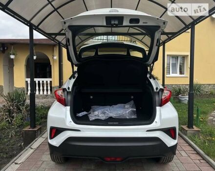 Белый Тойота C-HR EV, объемом двигателя 0 л и пробегом 8 тыс. км за 19900 $, фото 13 на Automoto.ua