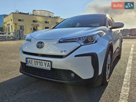 Білий Тойота C-HR EV, об'ємом двигуна 0 л та пробігом 62 тис. км за 18800 $, фото 1 на Automoto.ua
