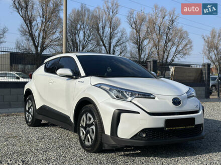 Тойота C-HR EV 2021 в Днепре (Днепропетровске) на Automoto.ua Белый Тойота C-HR EV, объемом двигателя 0 л и пробегом 57 тыс. км за 20000 $, фото 1 на Automoto.ua