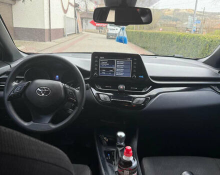 Красный Тойота C-HR EV, объемом двигателя 2 л и пробегом 90 тыс. км за 19100 $, фото 13 на Automoto.ua