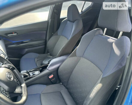 Синий Тойота C-HR EV, объемом двигателя 0 л и пробегом 55 тыс. км за 21800 $, фото 24 на Automoto.ua
