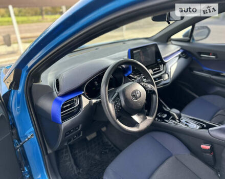 Синий Тойота C-HR EV, объемом двигателя 0 л и пробегом 55 тыс. км за 21800 $, фото 20 на Automoto.ua