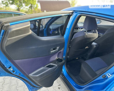 Синий Тойота C-HR EV, объемом двигателя 0 л и пробегом 55 тыс. км за 21800 $, фото 25 на Automoto.ua
