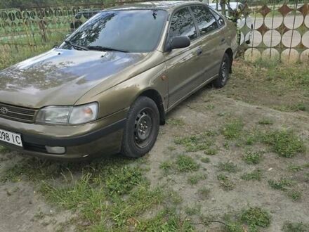 Бежевий Тойота Carina E, об'ємом двигуна 1.6 л та пробігом 243 тис. км за 3500 $, фото 1 на Automoto.ua