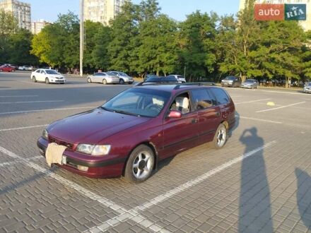 Красный Тойота Carina E, объемом двигателя 2 л и пробегом 450 тыс. км за 3700 $, фото 1 на Automoto.ua