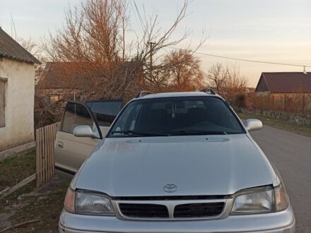 Сірий Тойота Carina E, об'ємом двигуна 1.8 л та пробігом 400 тис. км за 2999 $, фото 1 на Automoto.ua