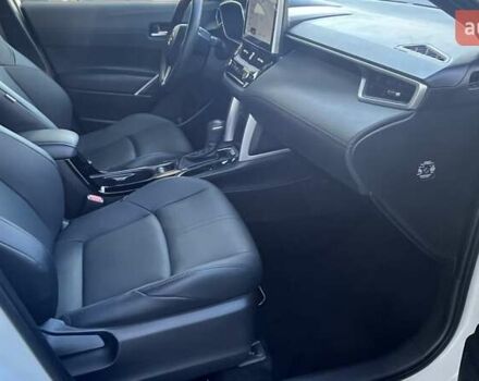 Белый Тойота Corolla Cross, объемом двигателя 2 л и пробегом 17 тыс. км за 36749 $, фото 5 на Automoto.ua